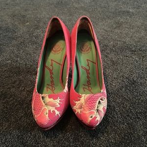 EdHardy Vintage Pink Koi Heels Size 7